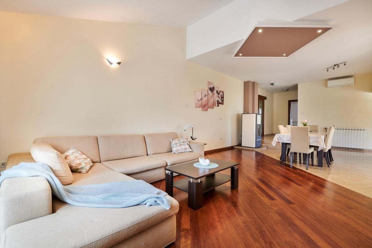 Villa Bartona For 8 Persons With Private Swimmingpool PUY 외부 사진
