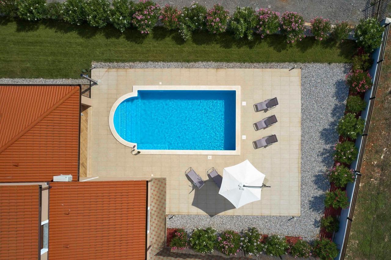 Villa Bartona For 8 Persons With Private Swimmingpool PUY 외부 사진