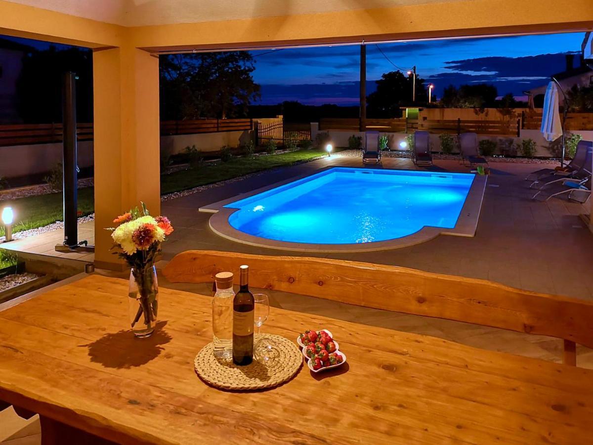 Villa Bartona For 8 Persons With Private Swimmingpool PUY 외부 사진