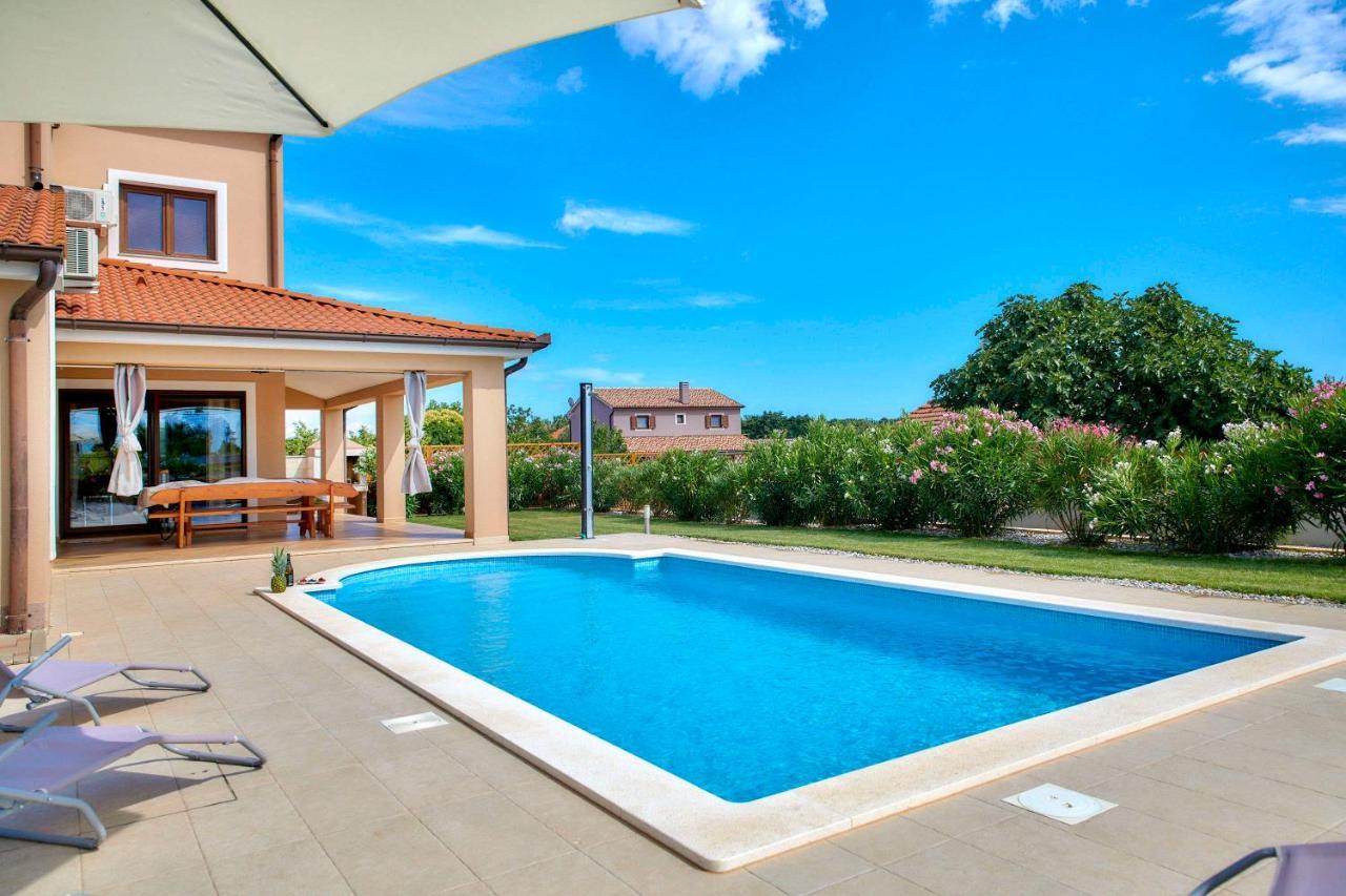Villa Bartona For 8 Persons With Private Swimmingpool PUY 외부 사진